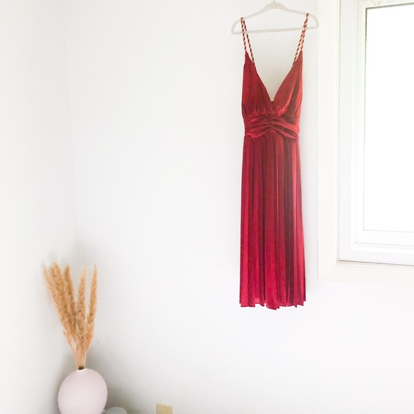 Dresses & Skirts - Feeling Girly Dress